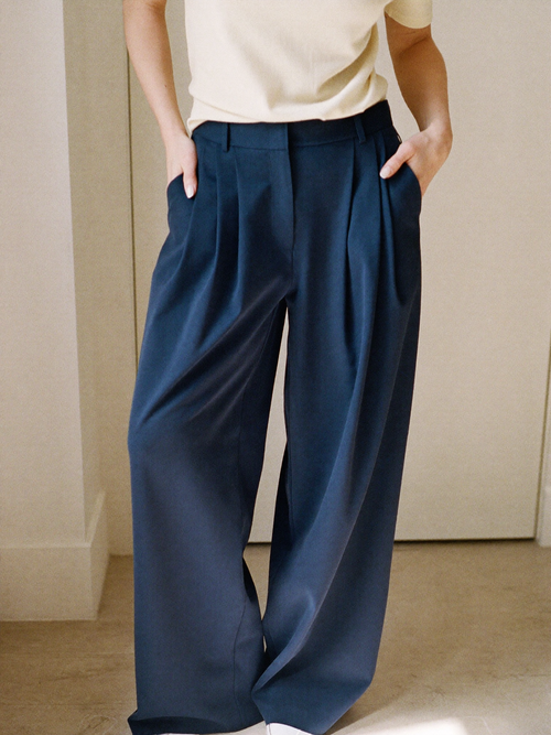 The Easy Monday Trousers in Navy