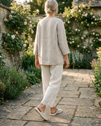 The open heel, seen from behind on the garden path