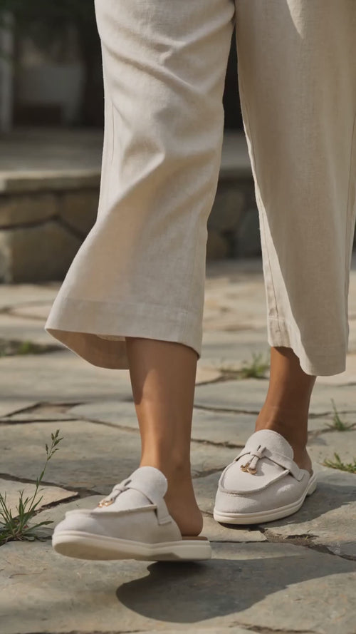 The Easy Errand Mules in motion — walking in Bone